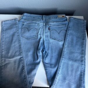 Slight Curve —Mid Rise Skinny Levi’s